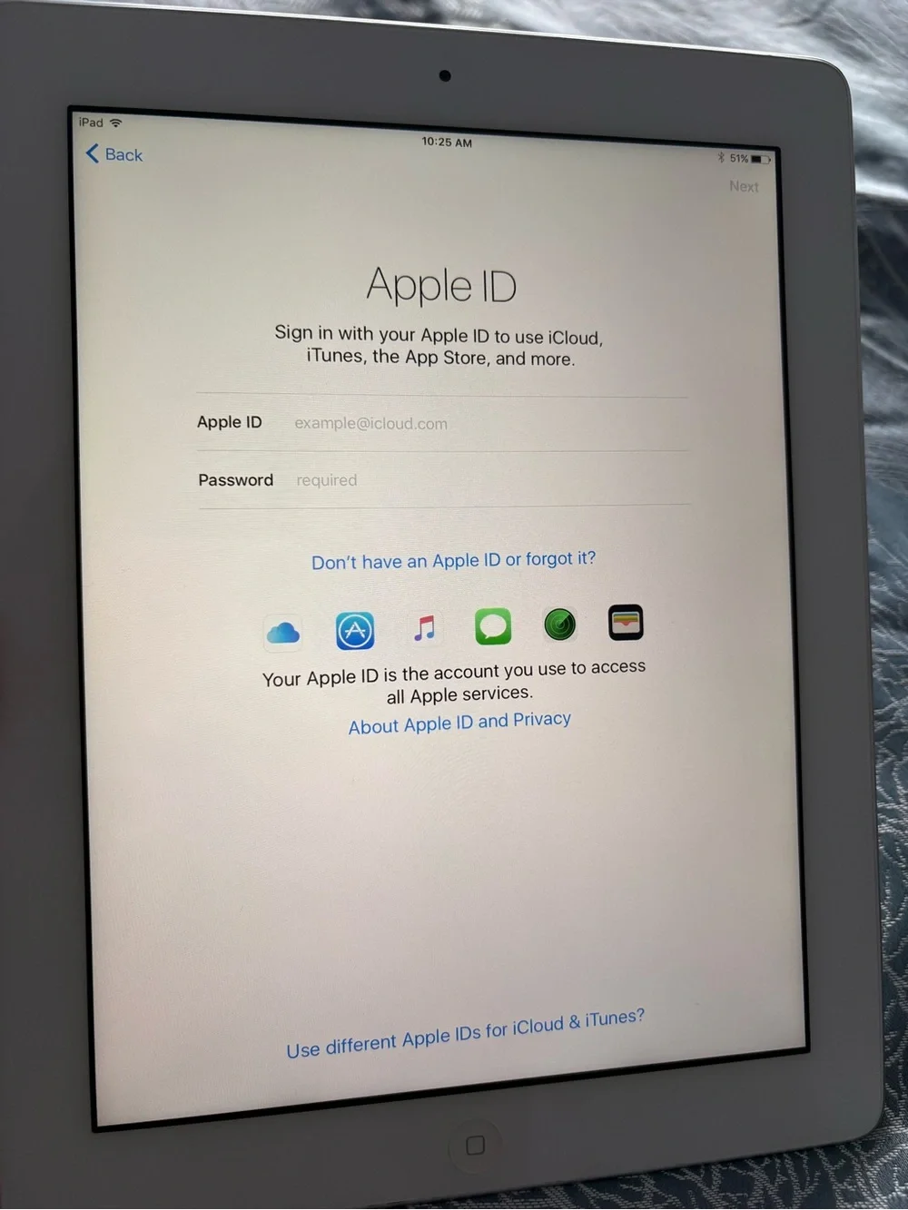 Apple iPad Tablet in White - 4th gen